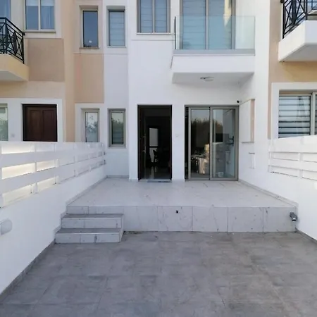 2 Bedroom House Pyrgos
