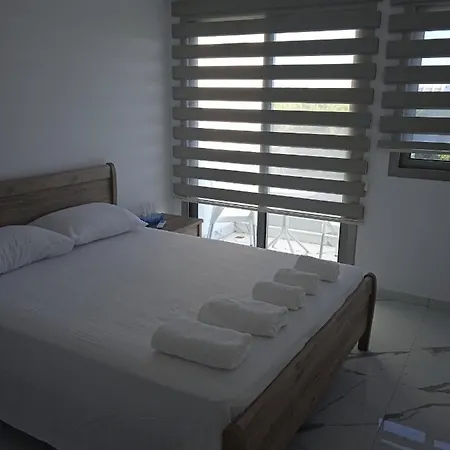 2 Bedroom House Pyrgos *